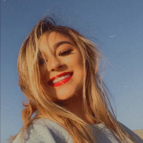 Meet your Posher, Monica - Picture 1 of 1